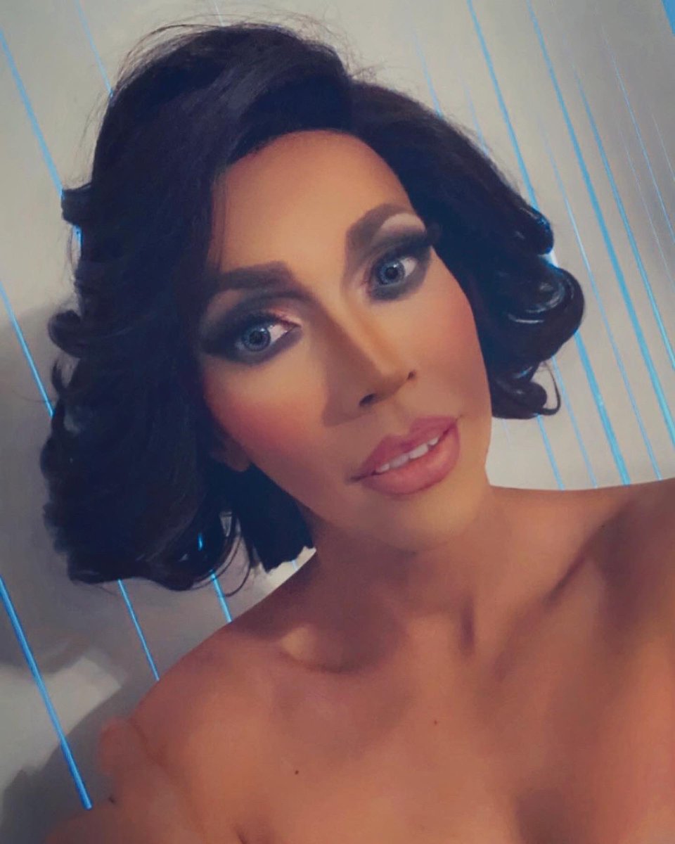prqueenshayna's tweet photo. Before leaving home/At the show
Last Friday Night! 💃🏽
Penny and The Dimes - Drag Roulette night#dragqueen #lgbtqia #smyrnatn #5oclocksomewheresmyrna #drag #entertainer #localdragqueen #lgbtq🌈 #tennesseedragqueen #loveislove #dragroulette https://t.co/yX2Soul1Zm