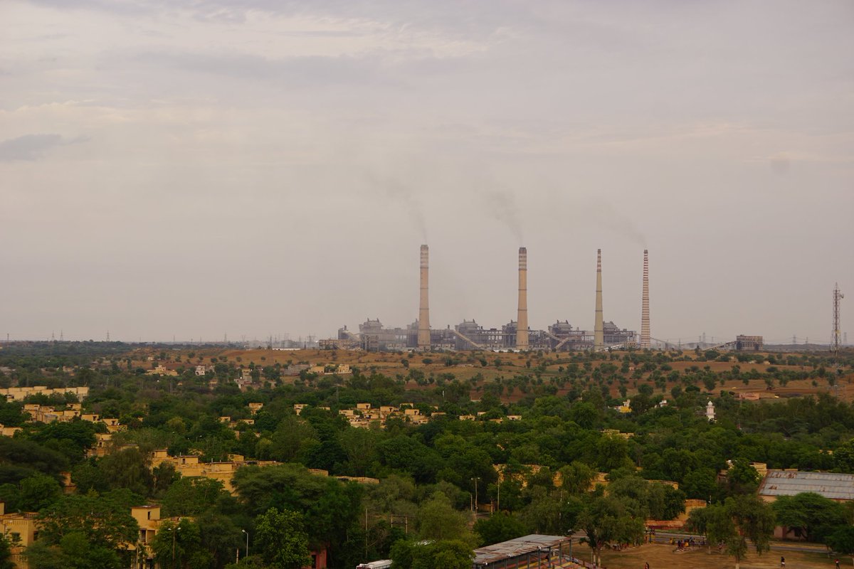 वक़्त की साजिशो में उलझा छोटा सा ख्वाब हु,
बिखरा नहीं थोड़ा सब्र तो करो,बस हालातो में गिरफ्तार हूँ,लाज़मी है मेरा हर रोज़ समाचार की सुर्खियों में समां जाना,सड़को पर संघर्ष करता राष्ट्र का जो सम्मान हूँ।#व्यथित विद्युत अभियंता #JEN_GP4800 #JEN_ACP5400  <a href="/BSBhatiInc/">Bhanwar Singh Bhati</a> <a href="/ashokgehlot51/">Ashok Gehlot</a>