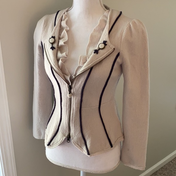 m2monahan's tweet photo. So good I had to share! Check out all the items I'm loving on @Poshmarkapp from @ShopHauteShxt #poshmark #fashion #style #shopmycloset #showmeyourmumu #victoriassecret #anthropologie: https://t.co/bufPV5B2ha https://t.co/zQ2aatd3uD