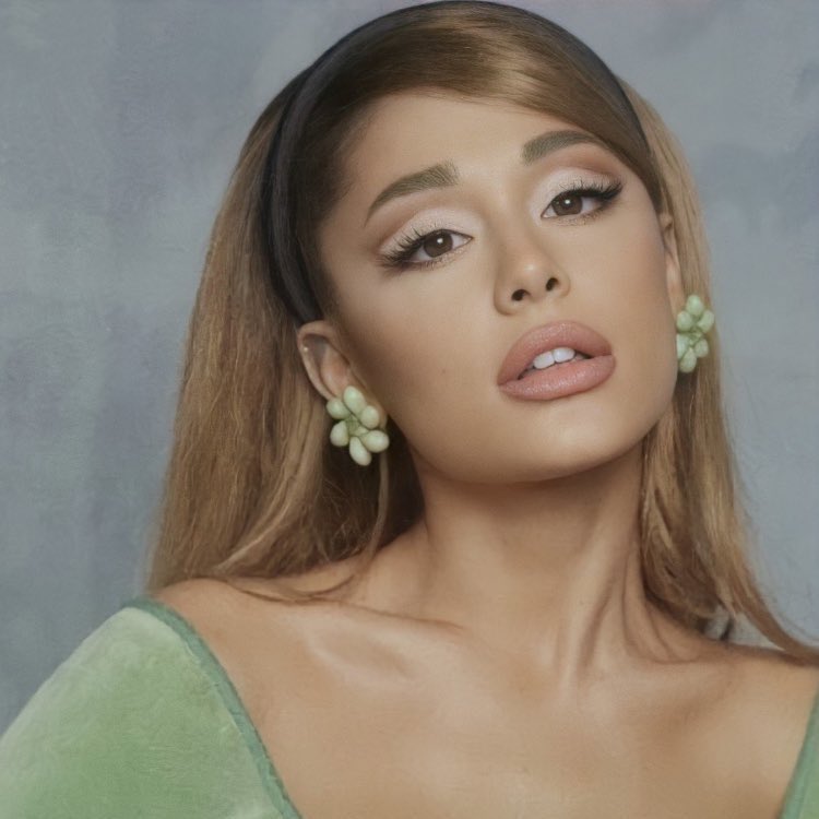 love4rod's tweet photo. Ariana Grande ha revelado que estaría interesada en colaborar con Rod Contreras en un comentario a través de IG:

"También me gustaría colaborar con Rod Contreras, me parece un artista increible con un gran talento". https://t.co/fPuYCGGcIG