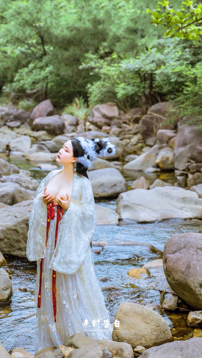 浮生若梦，为何几欢。

<a href="/Xiayueya/">夏月</a>