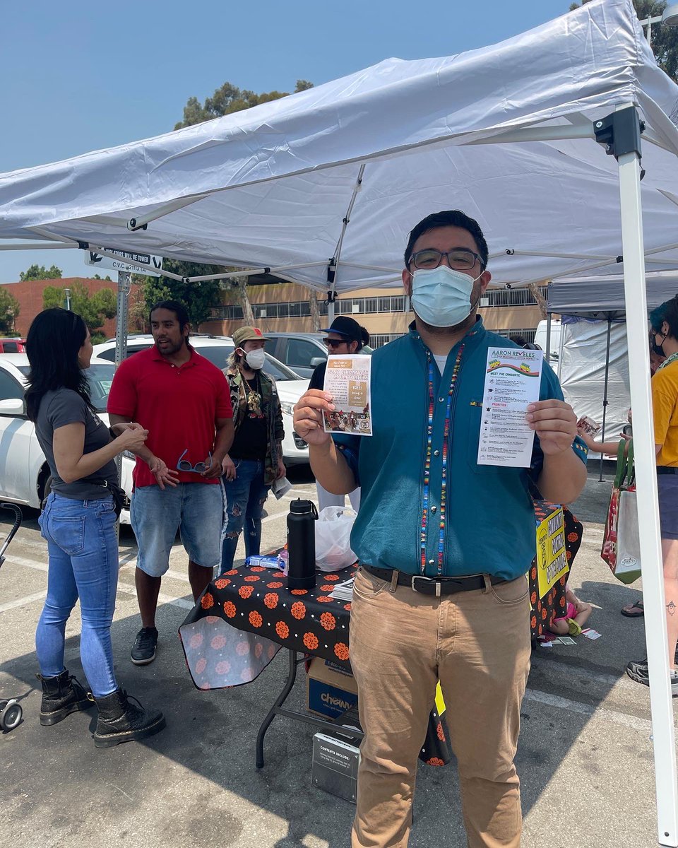 pochosocialista's tweet photo. Had a great time tabling for the Chicano Moratorium at the East LA Farmers Market. I was also able to talk to some community members for our School Board race! Donโt forget to come out to our event on August 29th! #chicano #eastla #montebello #cityofcommerce #bellgardens https://t.co/AeNpXLDXR8