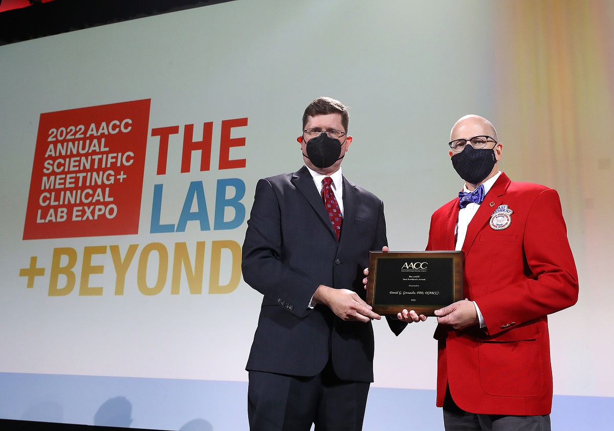Dr. David Grenache accepts the Past President Award from AACC President Dr. Stephen Master during the #2022AACC opening plenary session. Learn about all this year's awardees: bit.ly/3OAjjMy