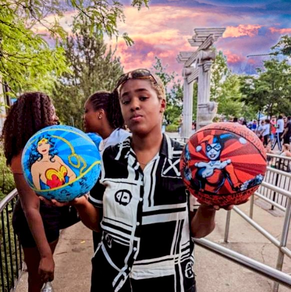 planitcpresents's tweet photo. I keep two dimes ♀️♀️
#dcgirls #HarleyQuinn #WonderWoman #SixFlags #twofortwo #shootingguard https://t.co/cYhC3lhLwE