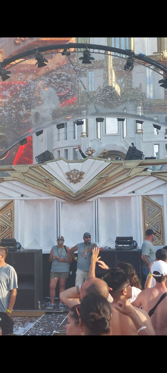 JoeSaccoche's tweet photo. @aperaveclub @poapxyz @tomorrowland Been at TML mainstage today for an awesome banana rave!  Great show!!! https://t.co/E5dcNvoNmj