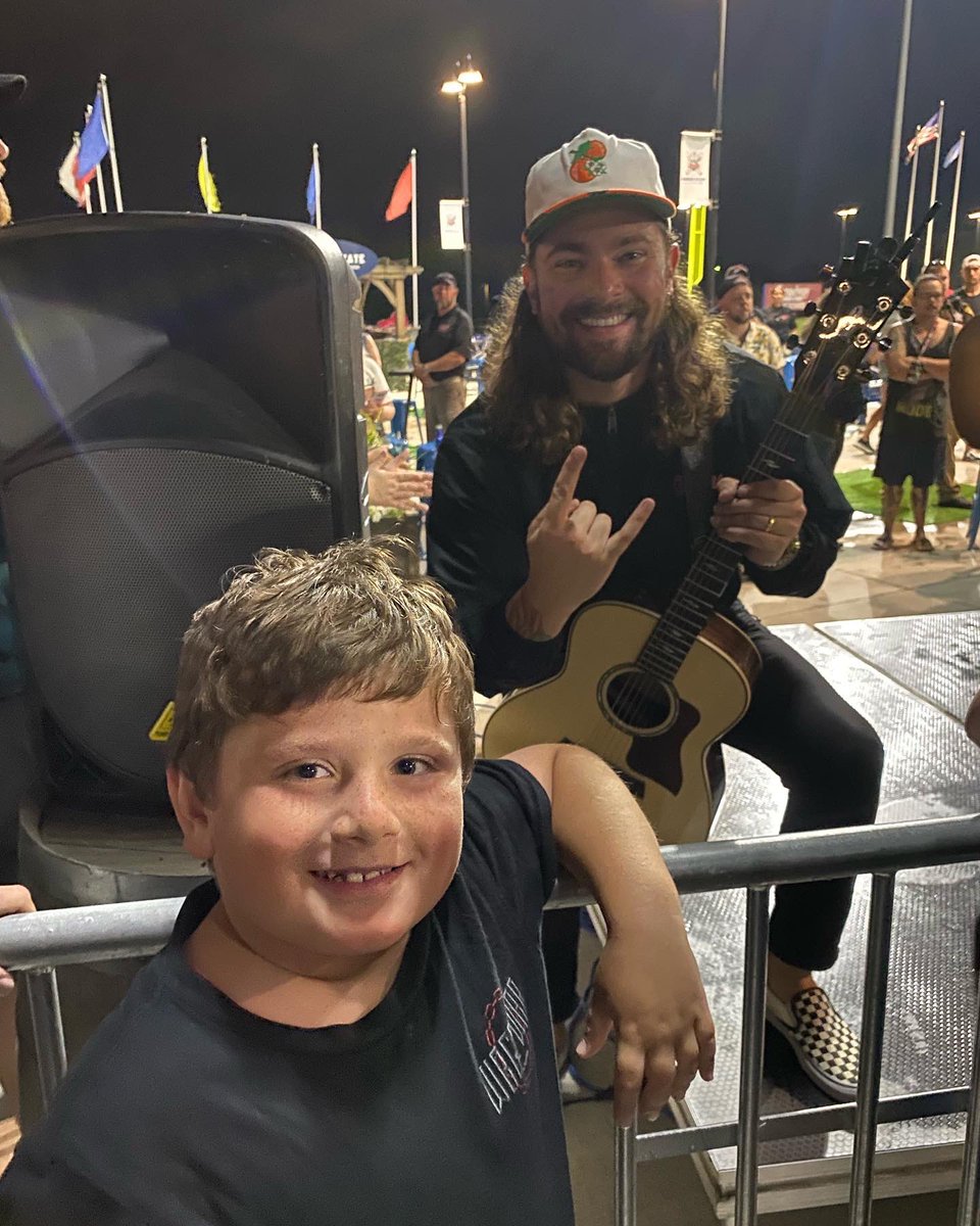 My son met one of his idols last night. <a href="/WageWar/">Wage War</a> #wagewar