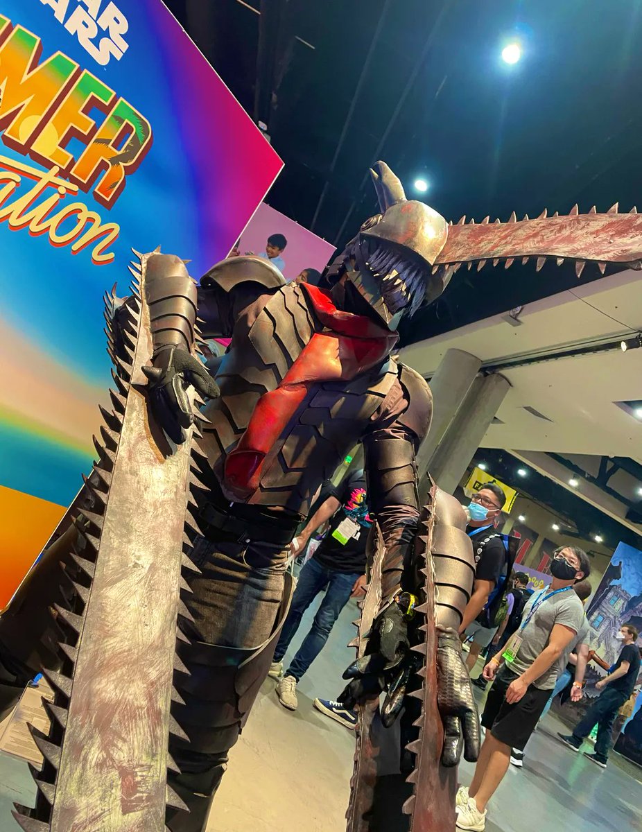 VIZMedia's tweet photo. max.therrien_ (IG) deserves the tastiest VAMBURKER for this mind-blowing Chainsaw Man cosplay! https://t.co/Uw3H84BpDG