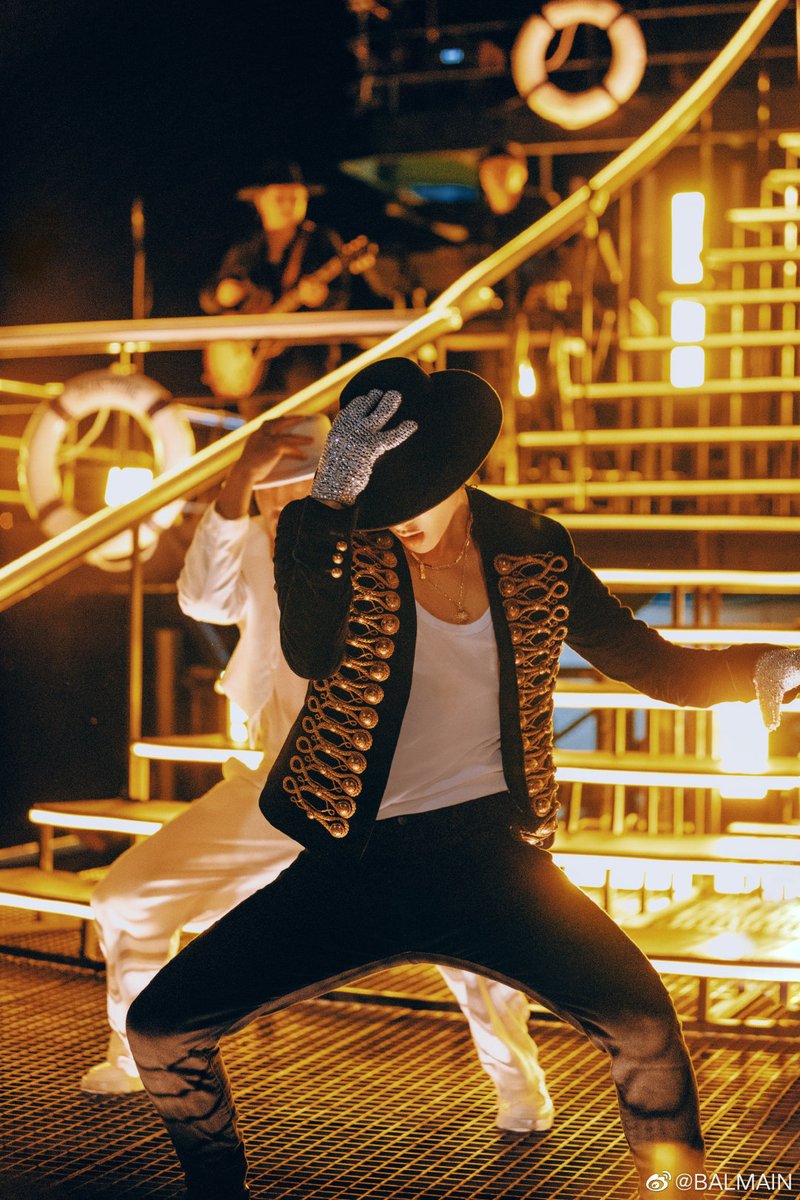 XbackINA's tweet photo. 240722 BALMAIN Weibo Update 4P.

#LAY #张艺兴 #레이 @layzhang @lay_studio https://t.co/POspWwU8bq