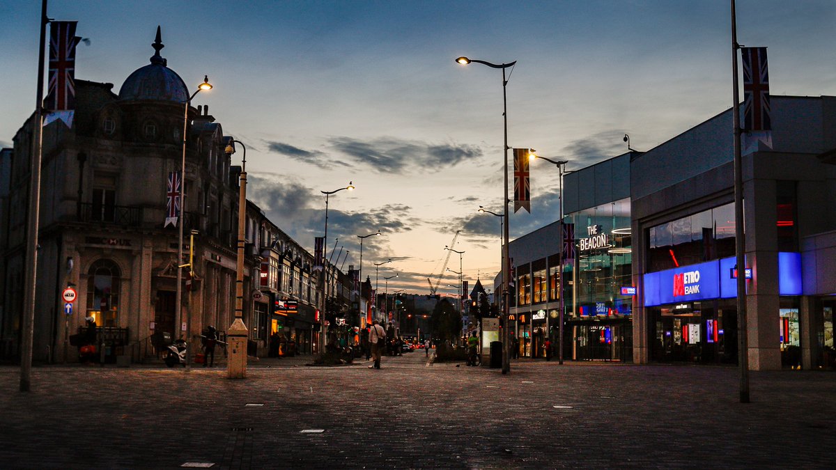 Eastbourne by night.
@hopedanceaholic .

#streetphotography #greatbritain #uk #england #unitedkingdom #brilliantbritain #british_adventure #britain #tallant #photosofbritain #british #visitbritain #visitengland #wild #lovegreatbritain #racing #photooftheday #uk_Outdoors #gb