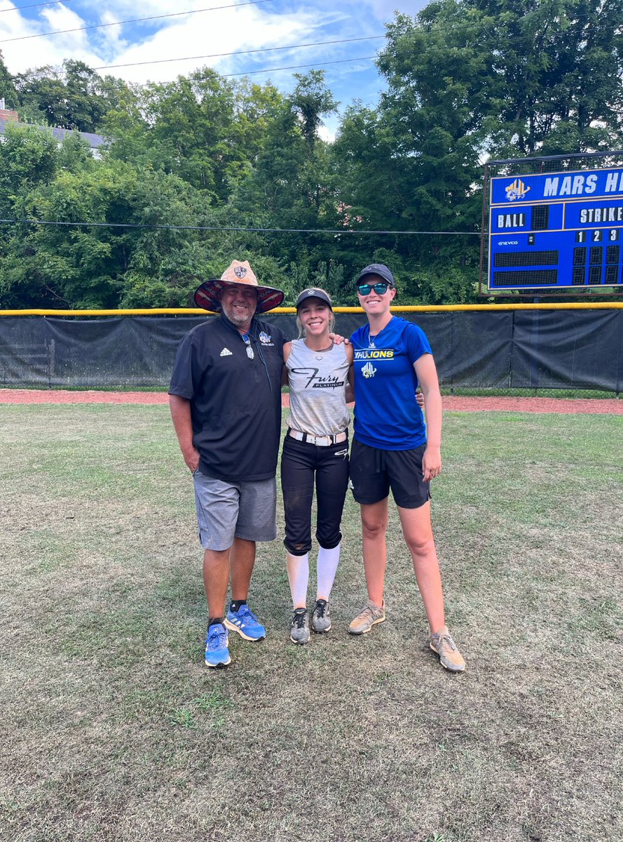 laurenspain2024's tweet photo. “Living My Best Life” at @MHU_Softball camp today!  Had a great time getting coached by @coachscottlong, @CoachSophDevesa, &amp; @BurrissEmiley, &amp; some of the team too!  Great camp, valuable instruction, loved seeing some of my friends as well making new ones! I WILL be back! https://t.co/awCLeXL2Xt