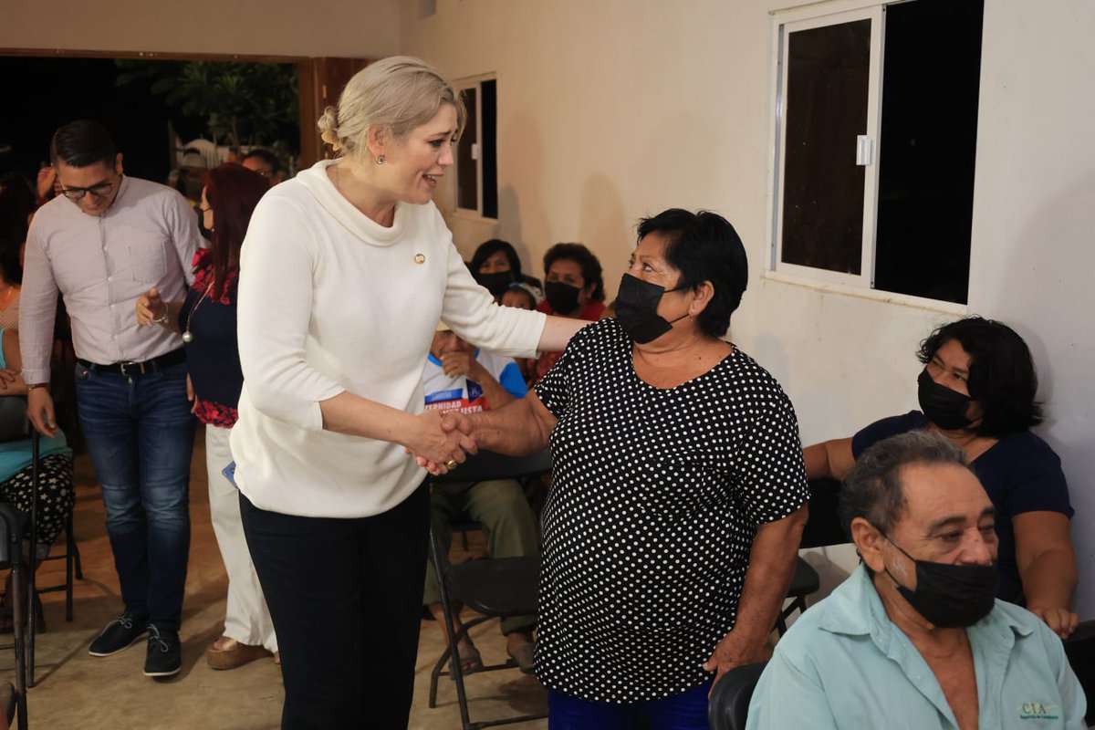 STEinforma's tweet photo. #Entérate Con la suma de todos los sectores #transformaremos #Yucatán: @veronicacamino - https://t.co/acdsKAzqGS
La Senadora de #Morena por Yucatán visita el municipio de #Dzemul y asegura que los programas del Gobierno Federal brindan a los yucatecos la oportunidad de contar... https://t.co/ATeCIBTUdr