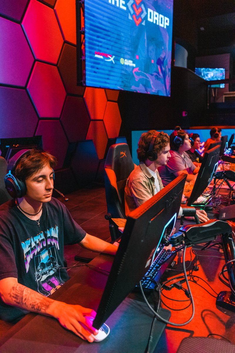 HyperXArena's tweet photo. I saw some DISGUSTING one taps and now I wanna take myself to Aimlab... Spike Drop is still live right now!!! 

https://t.co/USKQeaeqfl

#GamersLiveHere https://t.co/ssuT2Tfbu2