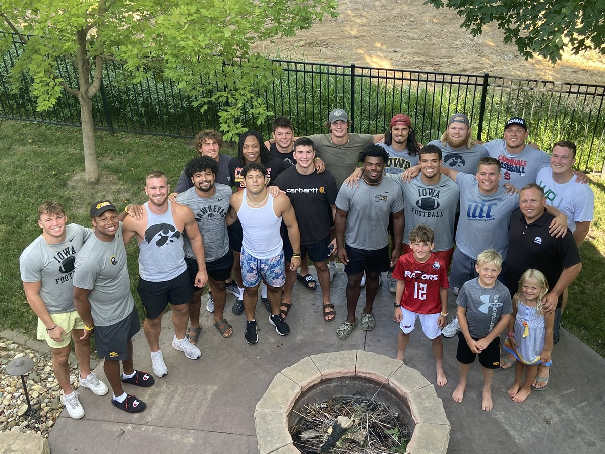 Great evening with these guys! Couldn’t ask for a better group. A lot of fun to be around - on and off the field. Very proud of the culture and bond they’ve created. 

Excited to get going is an understatement!

You’d be excited to coach these guys, right?

#Hawkeyes #LBs