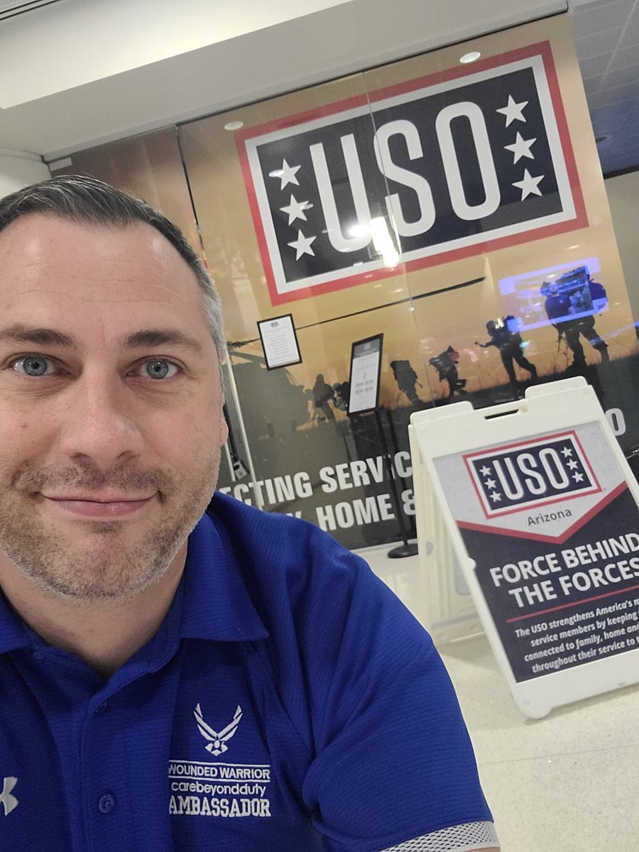 BjComedy's tweet photo. Thankful when a flight gets delayed that the wonderful volunteers at the USO will let this old bag of jokes hang out!  Cheers to Elizabeth and Judy tonight at the #USO at #PHX. Pro-tip: Link USO to your @lyft account!

#Veteran #MilitaryRetiree #ForceBehindTheForces #GotSnacks https://t.co/sU2WgLV50A