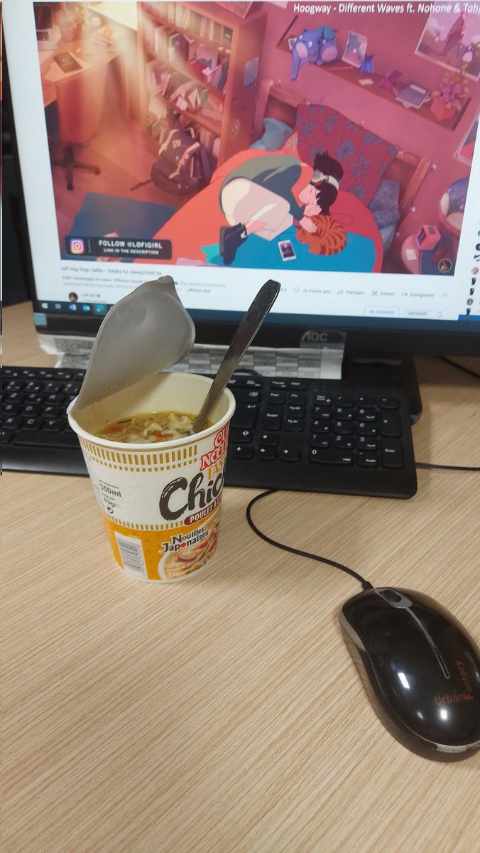 Maxoumara's tweet photo. Quand tu fait découvrir les
#lofi et #chillhops à ta collègue de nuits et qui adore ça https://t.co/3y1k3V3bXN