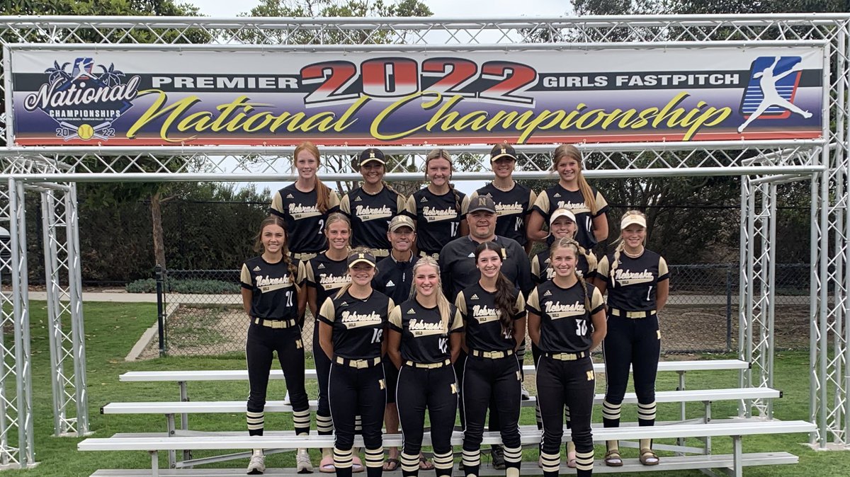 California update: Team check in ✅ Bats tested ✅ Team picture ✅ 👀@NebGold18s get a W ✅ Oh and great weather ✅ #RollGold