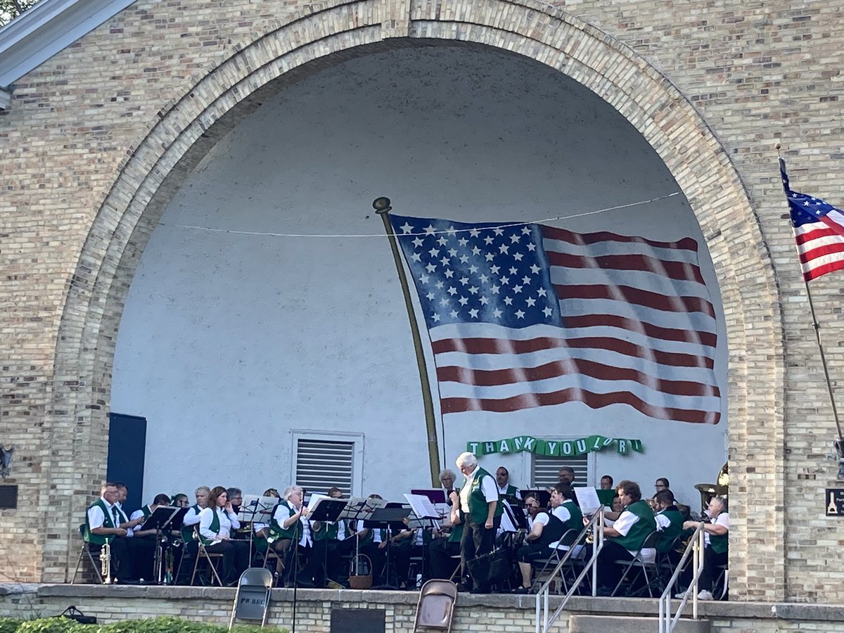 svguokas's tweet photo. Such a joy to conduct the premiere of my “Marche Festive” tonight with the @downtownportwi #CityBand tonight to celebrate Lori MacRae’s retirement. Bravo a tutti! Thank you Lori for all your years of dedication to our music community! https://t.co/5OYE59z6TP