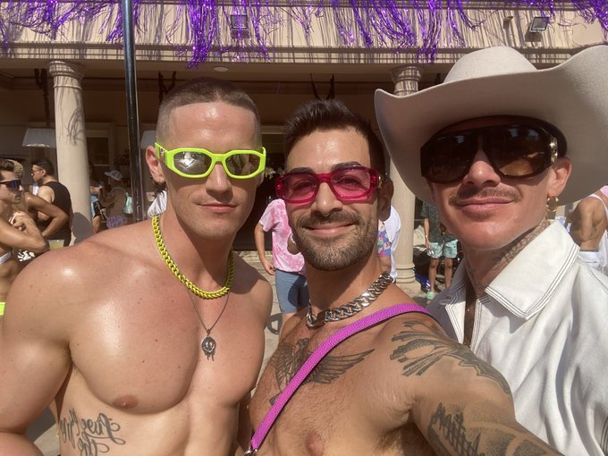 Watch Leo & Max's leaked NSFW photo on TwXstars