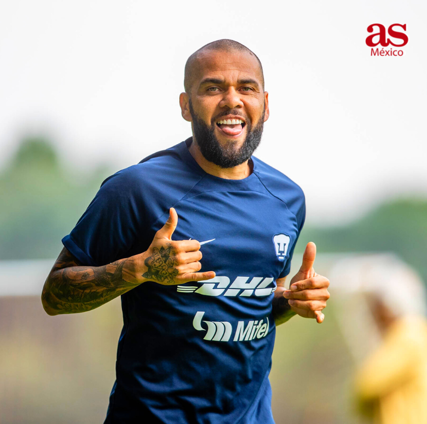 ASMexico's tweet photo. 😍 Nos estamos comiendo las uñas por ver a Dani Alves en acción con @PumasMX. ¿Podrá triunfar el brasileño en México? 🇧🇷

🔄 Claro que sí, será campeón
❤️ Para nada, no tiene ninguna oportunidad https://t.co/18vgyuCPuJ