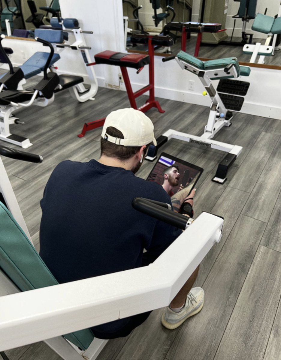 bro finished his set and started watching porn😭