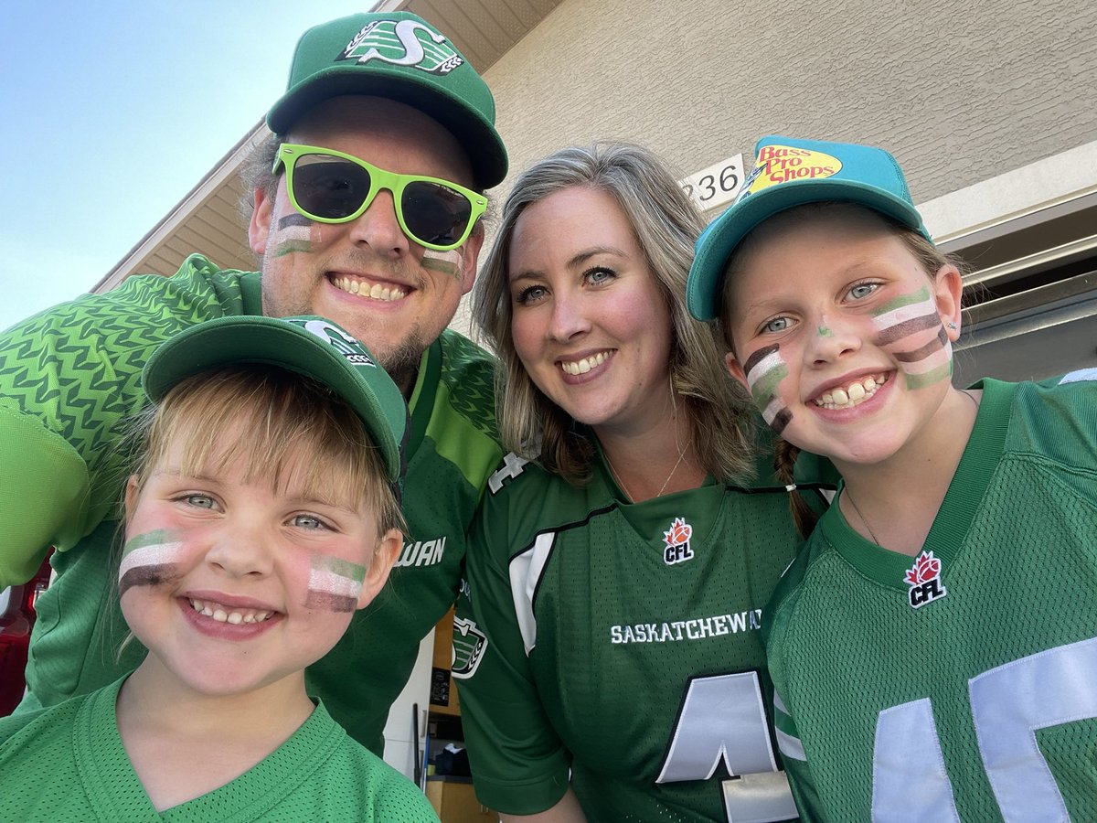 NickSchultz306's tweet photo. #RidersLive https://t.co/IGvXV43yqG