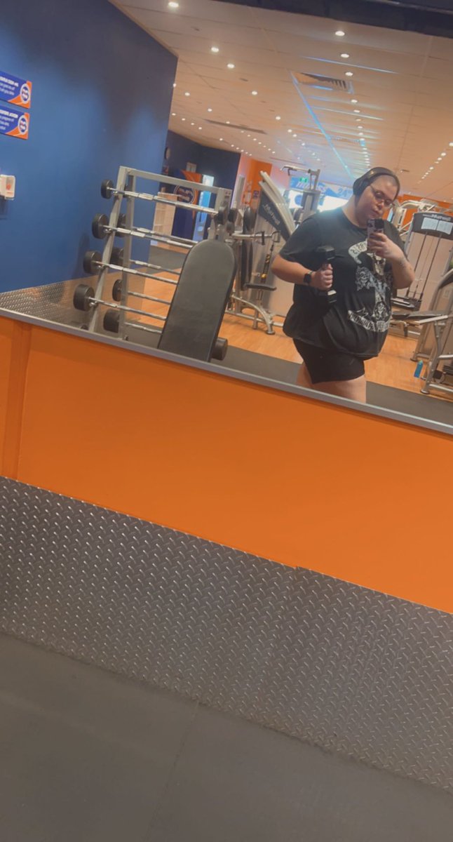 Abigailras01's tweet photo. Getting it done 👏👏 #workout #fitness #gym https://t.co/yFXF4iMfDR