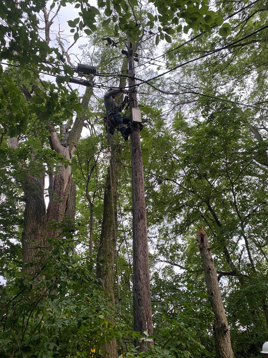 IN_MI_Power's tweet photo. Crews have safely restored power to 18,000 customers after a powerful, widespread weekend storm. They will continue working into the night &amp; tomorrow morning to restore power to those who remain without service. Thank you for your patience. More details: https://t.co/NMdPVYGNgZ https://t.co/8W0z9IzyBN