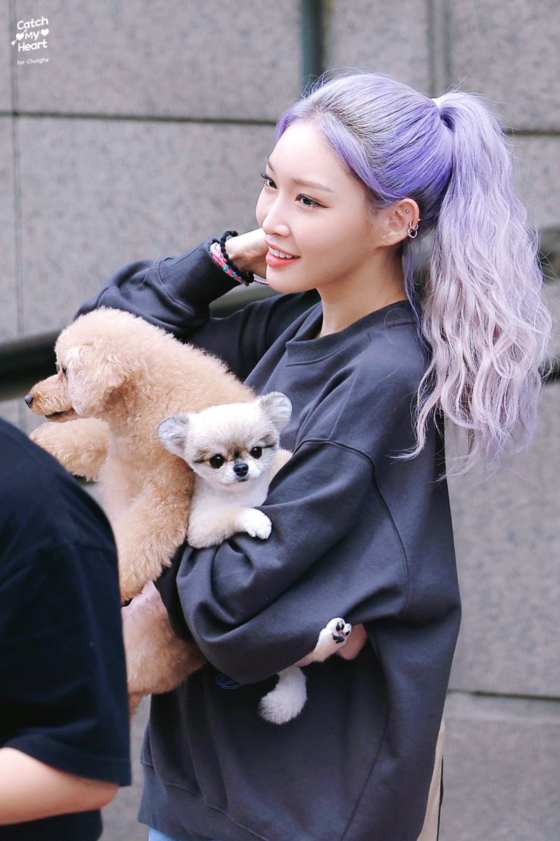 cmh0209's tweet photo. 220722 뮤뱅 #청하 https://t.co/HsRcON1T6d