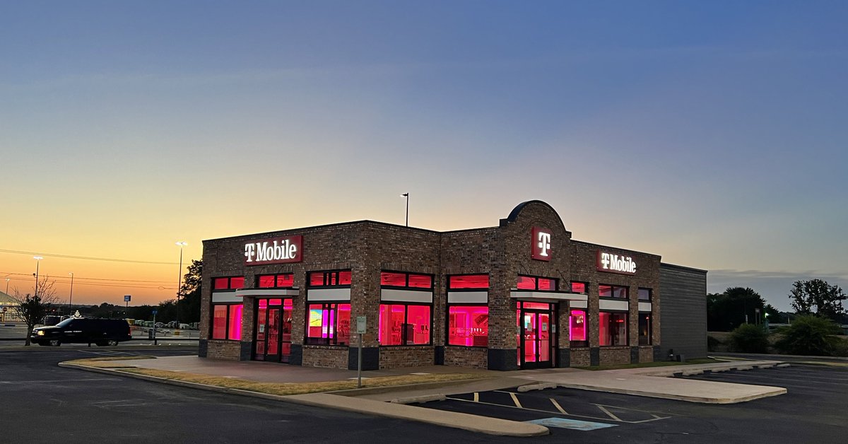 🏳️🌈Stephen Johel Rincon (he him his) (@srincon92) on Twitter photo Isn’t it pretty!!?? 😍😍 a beautiful sunset #MagentaStyle in Tahlequah OK!! COR team delivering that #UNCARRIEREXPERIENCE to our SMRA community!! #HappySunday <a href="/JonFreier/">Jon Freier</a> <a href="/tglover187/">Terrance Glover</a> <a href="/gnugent28/">Gareth Nugent</a> <a href="/NimerV/">Nimer Velasquez</a> <a href="/MagentamusPrime/">Yovanni Serrati</a> Isn’t it pretty!!?? 😍😍 a beautiful sunset #MagentaStyle in Tahlequah OK!! COR team delivering that #UNCARRIEREXPERIENCE to our SMRA community!! #HappySunday <a href="/JonFreier/">Jon Freier</a> <a href="/tglover187/">Terrance Glover</a> <a href="/gnugent28/">Gareth Nugent</a> <a href="/NimerV/">Nimer Velasquez</a> <a href="/MagentamusPrime/">Yovanni Serrati</a>
