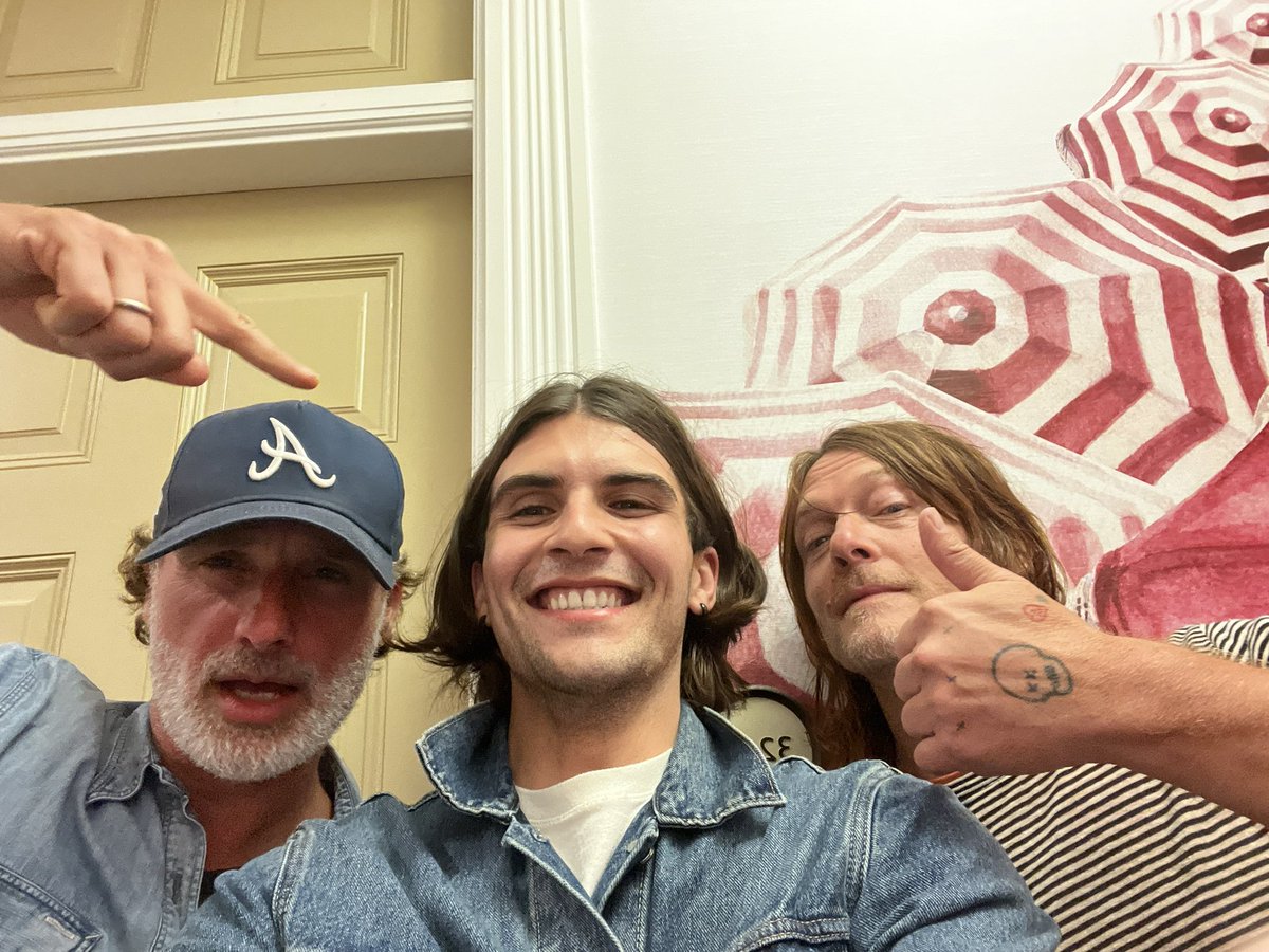 grayson_dodge's tweet photo. #twd Andrew Lincoln and Norman Reedus!!! Legends😎😎😎 #sdcc https://t.co/74GaiTyGp9