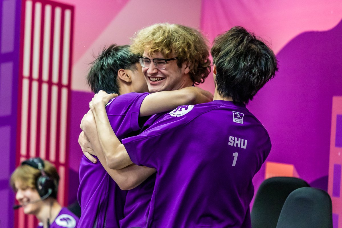 LAGladiators's tweet photo. Nothing beats heading home as Champions.

#ShieldsUP https://t.co/etpXhHGGTS