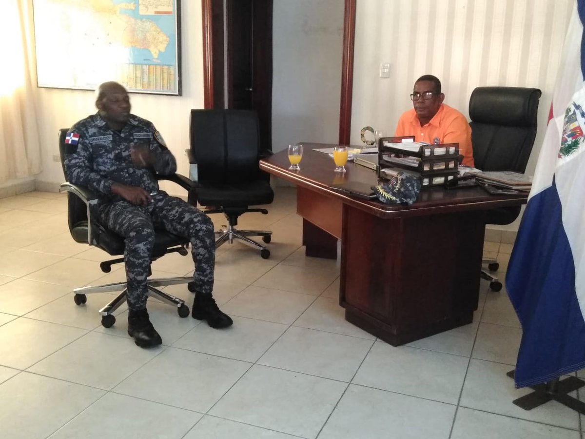 DefensaCivilPSD's tweet photo. La Dirección Regional Ozama defensa civil en cabezada por el director Clemencio Aquino y el sub director José M. Capellán, recibieron una visita de cortesía por el Coronel de la PN. Ornaco de los Santos. 
¡En la defensa civil nacimos par servir! ¿Y tú? https://t.co/uNuETYmT1X