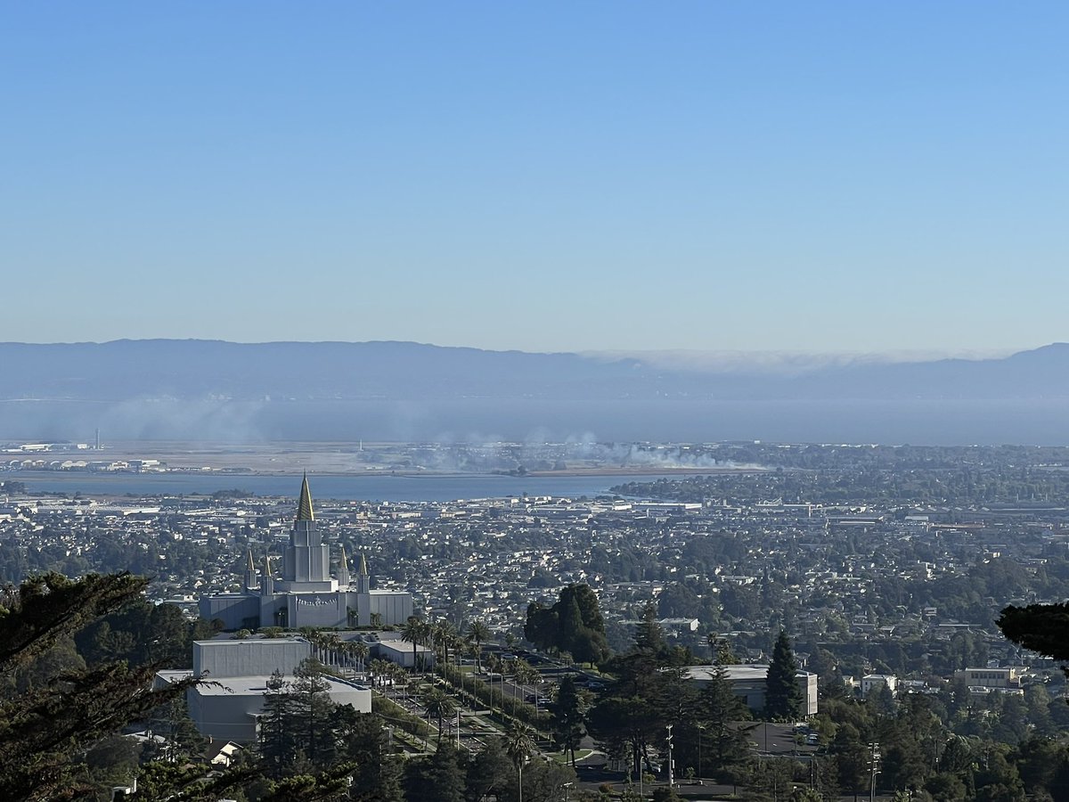 .@KCBSRadio something is on fire at the north end of Bay Farm Island or maybe South Shore Alameda https://t.co/kaDjlId6Jf