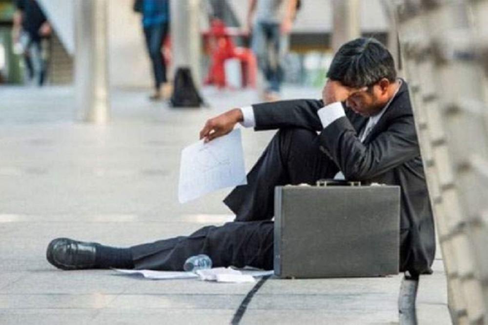 اكثر شعور مؤسف ومسبب للضيقة والملل والكأبه هو ان تكون عاطل عن عمل