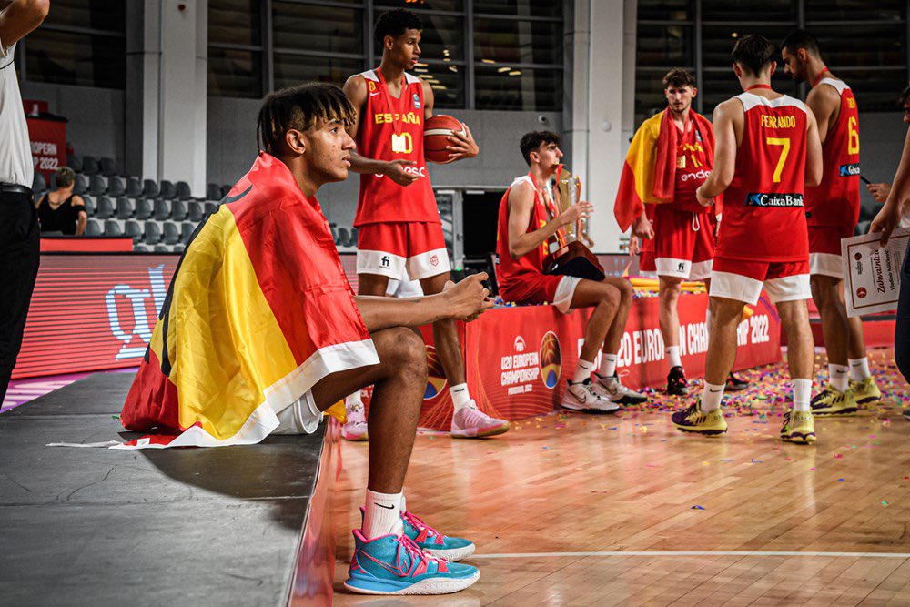 🏆 Gold medal 📸 from FIBA U20 Euros. Congrats <a href="/guilleediazz_/">Guillermo Diaz Graham</a> &amp; Spain.