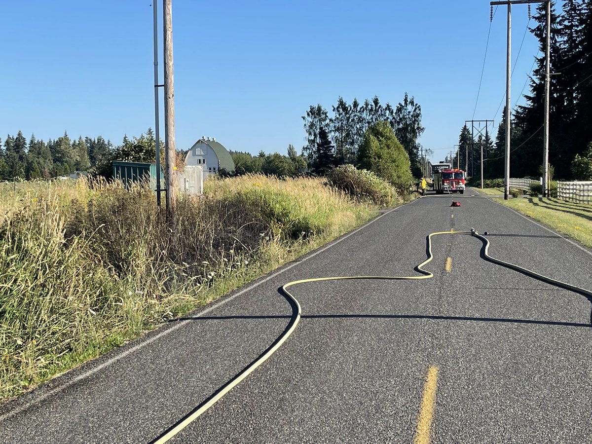 C_C_F_R's tweet image. Engine 26 (Dollar’s Corner), Engine 22 (Charter Oak), and BC21 on scene of multiple small brush fires in the ditch, NE 92nd Ave between NE 179th St &amp;amp; 159th St.  Please keep clear of area.  #CCFR #YourFireDepartment #emslevy