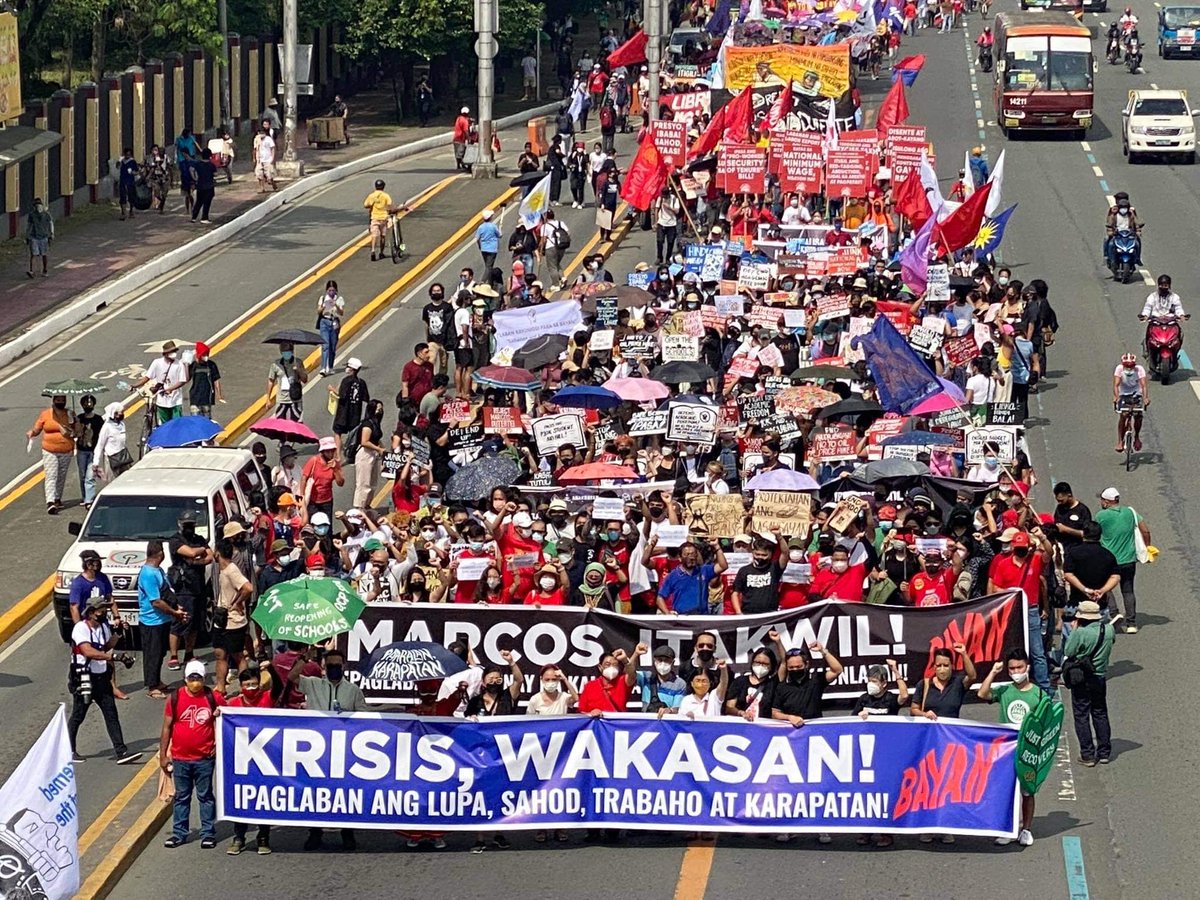 3rdAnnePeralta's tweet photo. Groups were also carrying a ‘party themed’ effigy of President Marcos. Traditionally, groups set the President’s effigy on fire during such assembly before SONA. The PNP however said they got a commitment that there would be no burning of effigy this time. @sunstaronline https://t.co/bmMqSj1x04
