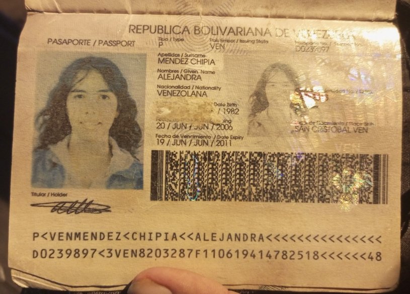 Yo soy egresada de la UCV y recientemente estuve haciendo un trabajo de campo en Delta Amacuro, en la zona de Curiapo, allí me encontré con una persona en situación de calle que por información de la comunidad nos dijeron que tiene entre 6 o 4 años en el lugar, conversando con