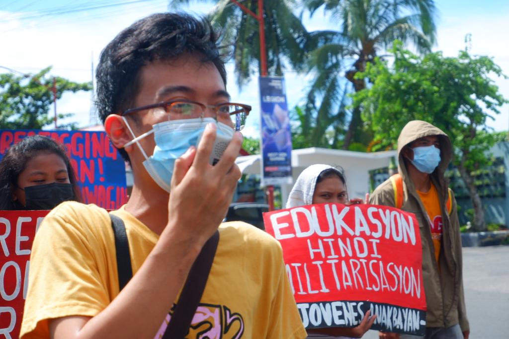 𝗡𝗢𝗪 𝗛𝗔𝗣𝗣𝗘𝗡𝗜𝗡𝗚 | Protesters from various sectors in Bicol Region marched along Panganiban Dr., and will be gathering at Plaza Oragon ahead of Pres. Bongbong Marcos's SONA this afternoon.

Today marks the dictator's son first month in office.

#SONA22 
#PeoplesSONA2022