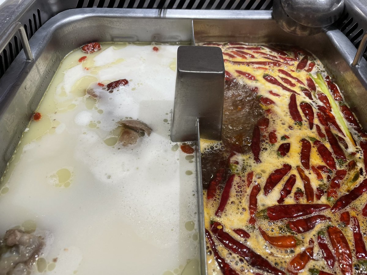 シンガポールではまだ行ったことなかったけど、先に日本の海底撈火鍋へ🔥🔥🔥
エンターテイメント感がすごい😂