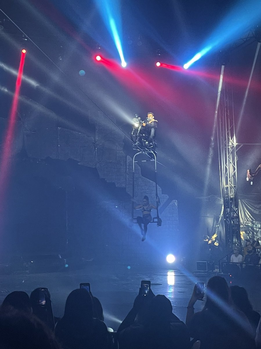 dawn03872030's tweet photo. Paranormal Cirque. #Pushingboundries. How might we push our own boundaries in life? #designthinking #livefearlessly @nober_techclass @LiberationWork @project_invent @HumResPro @mrmikeMTL https://t.co/grPrOlnGrt