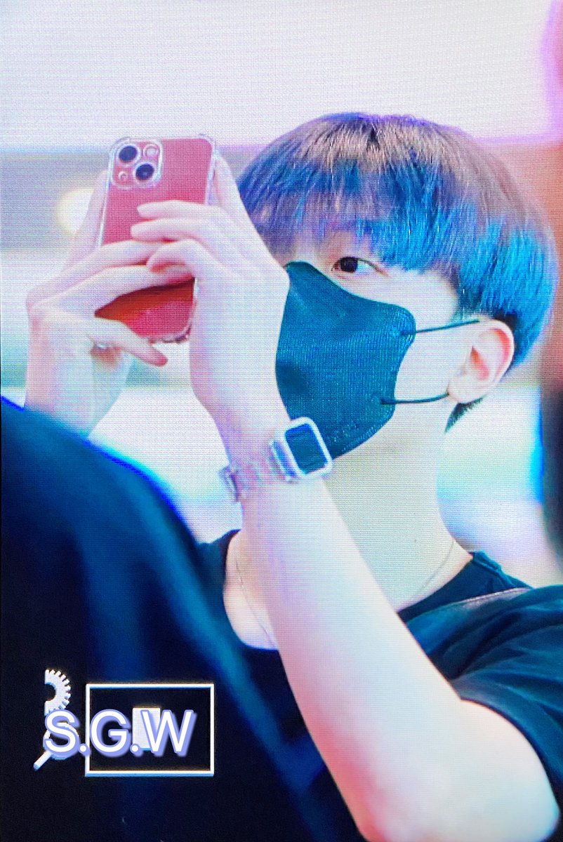 glasswall0103's tweet photo. 220725 ICN출국 ✈️

#디크런치 #D_CRUNCH #상찬 #OV https://t.co/GnaI3WY476