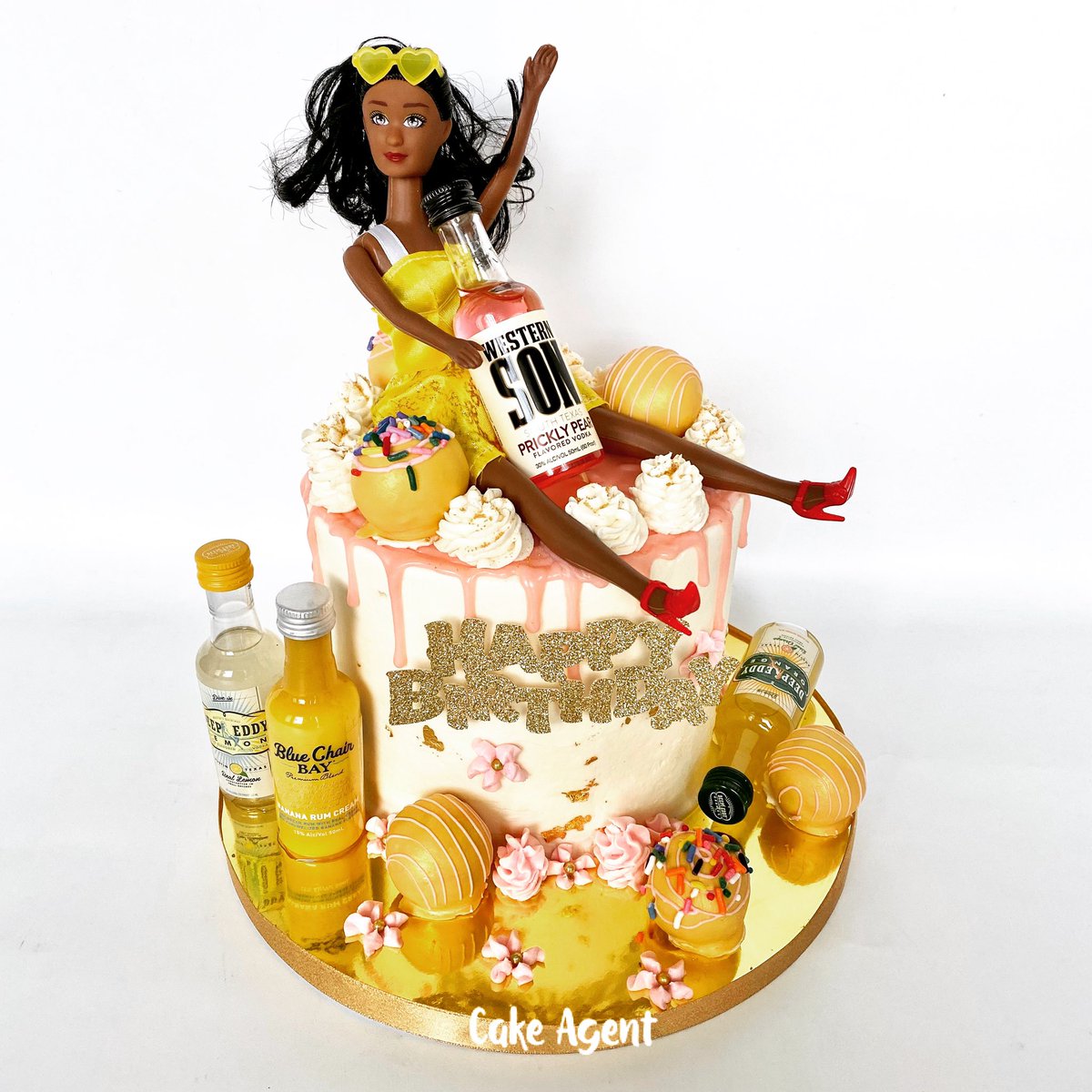 CakeAgent_'s tweet image. #drunkbarbiecake #sofuntomake #birthdaycake #drunkbarbie #momscake #cakeagent