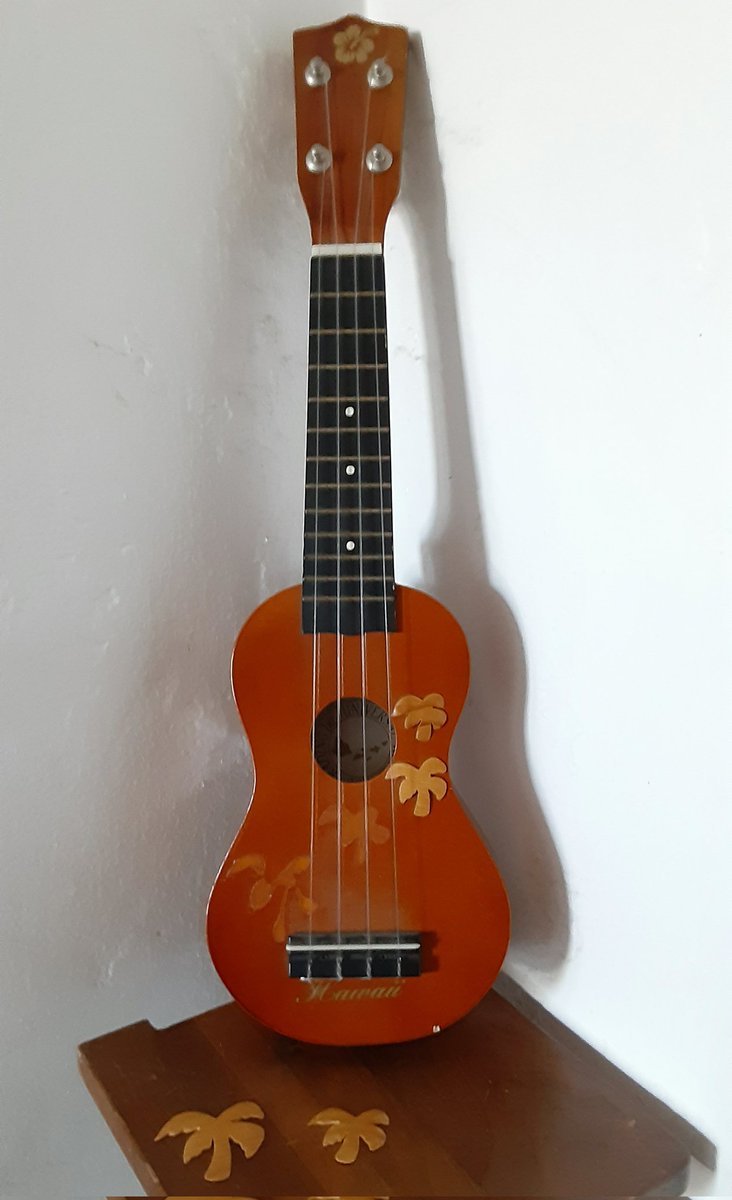 EastWordsMedia's tweet image. Another cool thrift store find to add to my musical menagerie. #ukulele #outofthecloset #stringedinstruments #weho