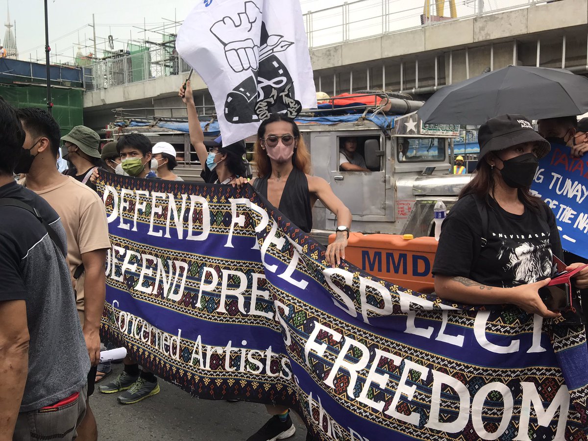 artistangbayan's tweet photo. ATM: Artists, media, and cultural workers from Concerned Artists of the Philippines gather here at Commonwealth Tandang Sora for the People’s SONA! 

#ArtistsFightBack #RejectMarcosDuterte ✊ https://t.co/7xNF9Wm1Wg