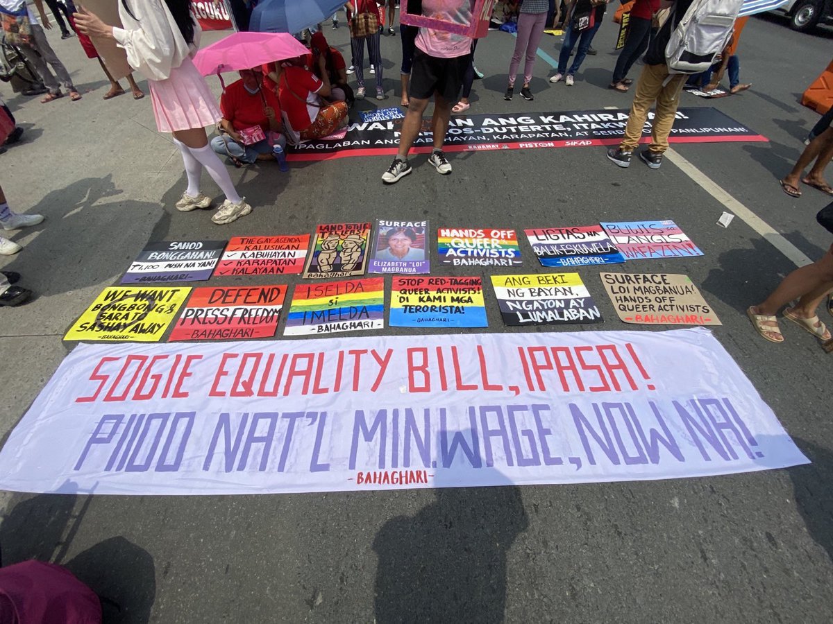 Bahaghari_PH's tweet photo. TIGNAN: Mga panawagan at kahilingan ng LGBTQIA+ community kay Marcos Jr sa kanyang unang SONA, kabilang ang agarang pagpasa ng SOGIE Equality Bill at paglitaw kay Loi Magbanua, isang lesbyanang aktibista at organisador 

#PeoplesSONA2022 https://t.co/CLGpfywabq