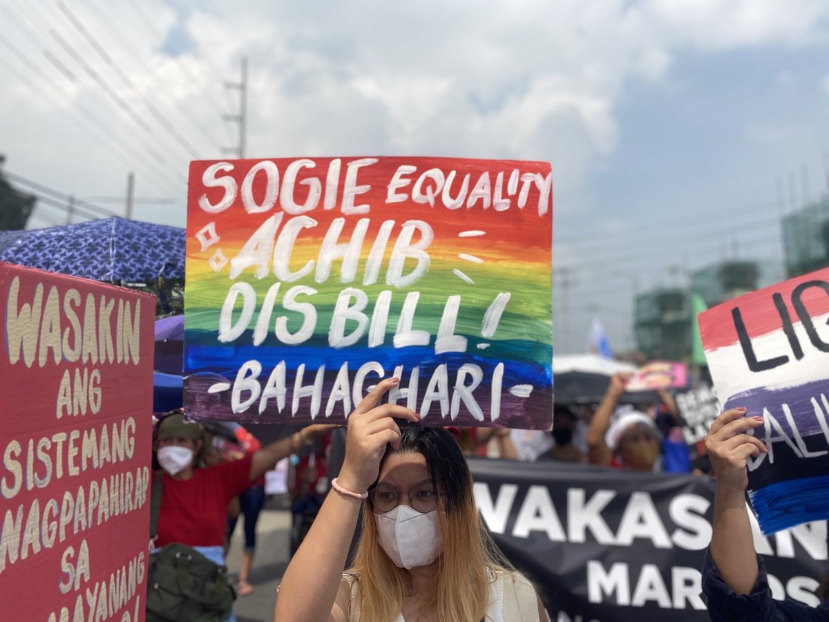Bahaghari_PH's tweet photo. TIGNAN: Mga panawagan at kahilingan ng LGBTQIA+ community kay Marcos Jr sa kanyang unang SONA, kabilang ang agarang pagpasa ng SOGIE Equality Bill at paglitaw kay Loi Magbanua, isang lesbyanang aktibista at organisador 

#PeoplesSONA2022 https://t.co/CLGpfywabq