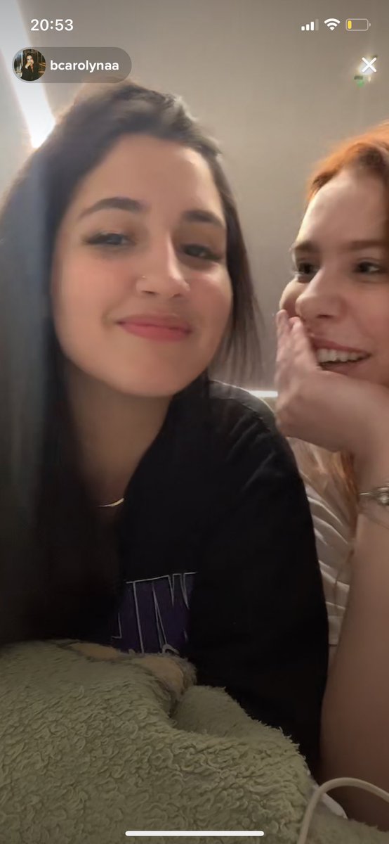 Alwaysclaraa's tweet photo. Essas duas não cansam de me fazer ser cadelinha delas sério, meu sonho poder dizer para elas como estão me fazendo bem, já era fã da Carol a alguns meses, mas conheci a pri por causa dela, amo essas duas, vocês me salvaram demais 💕.@pricaliari @bcarolynaa https://t.co/rcO2nMkIdE