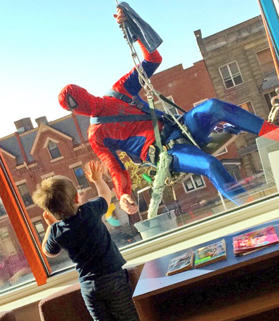Goodable's tweet photo. At least once a year, this is how they clean the windows at the Children's Hospital of Pittsburgh. https://t.co/nm3ErJhYD8