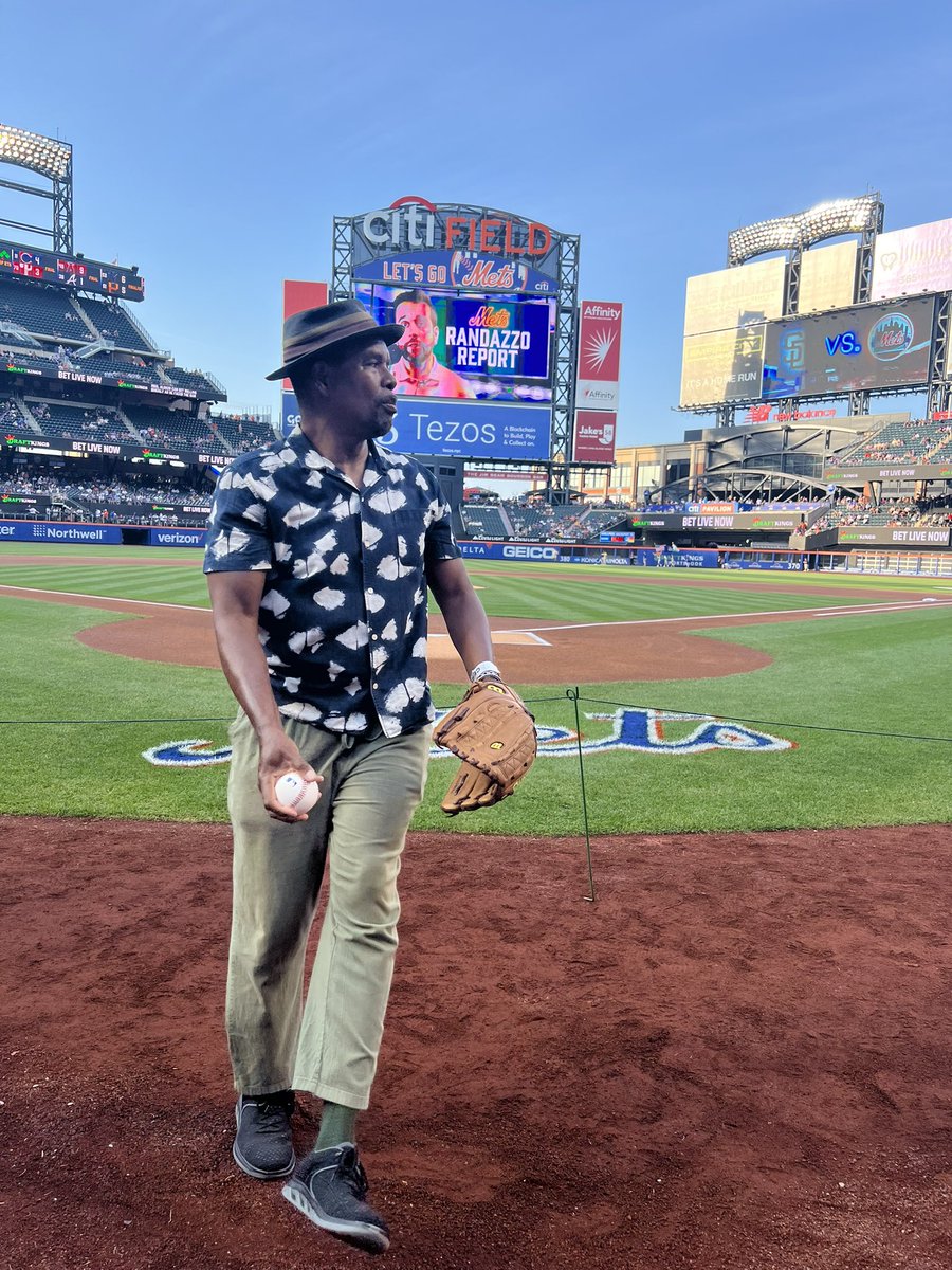GarrettOliver's tweet image. Well, this happened! Thanks to @Mets and @BrooklynBrewery for the opportunity to throw out the ceremonial first pitch on behalf of the Michael James Jackson Foundation for Brewing and Distilling. BOOM!